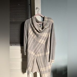 Neiman Marcus Cashmere Cream and Gray Plaid Turtleneck Sweater